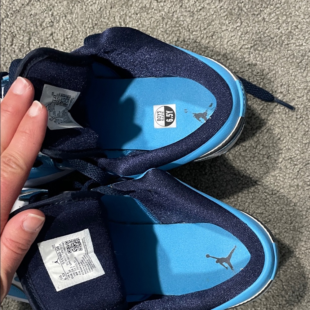 Nike Air Jordan 1 Lows UNC - Picture 5 of 6